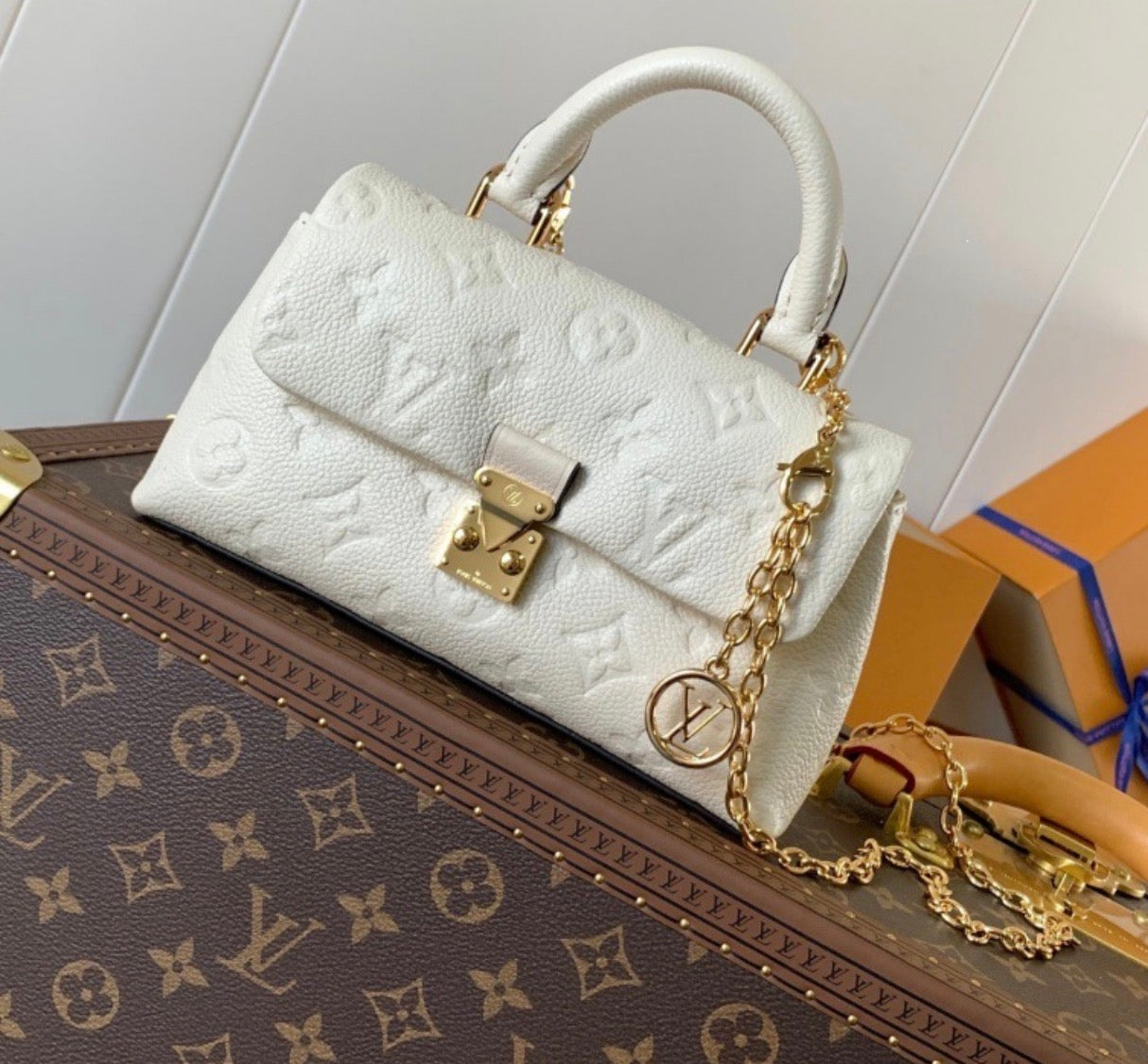 Boutique white handbag