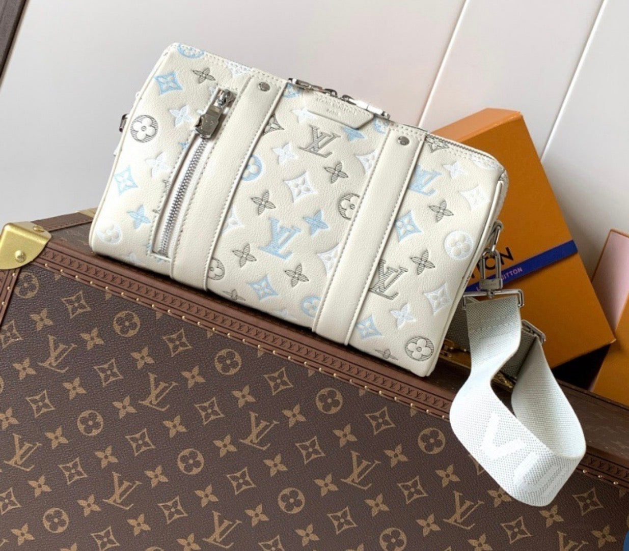 Duffel white